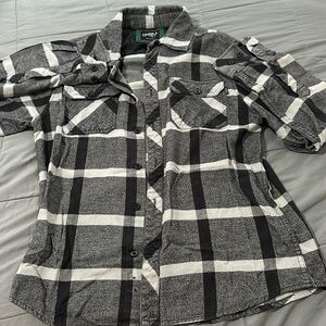 grey and black O’Neill flannel
